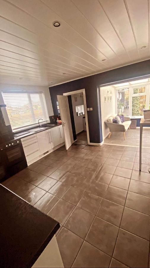 Sunnyside - Large Seaside Home With Views And Hot Tub Prestatyn Dış mekan fotoğraf