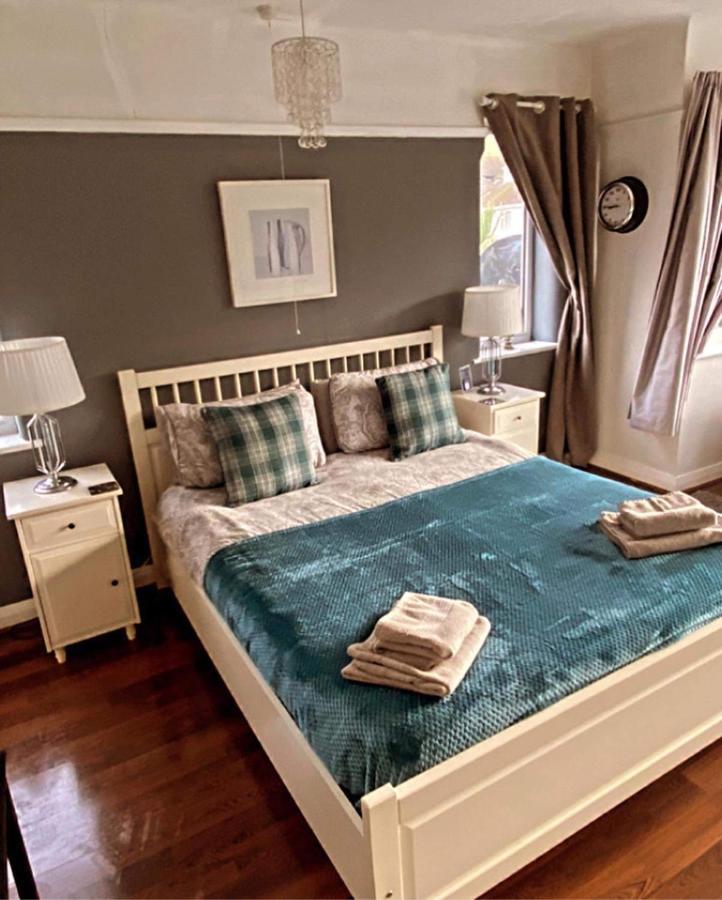 Sunnyside - Large Seaside Home With Views And Hot Tub Prestatyn Dış mekan fotoğraf