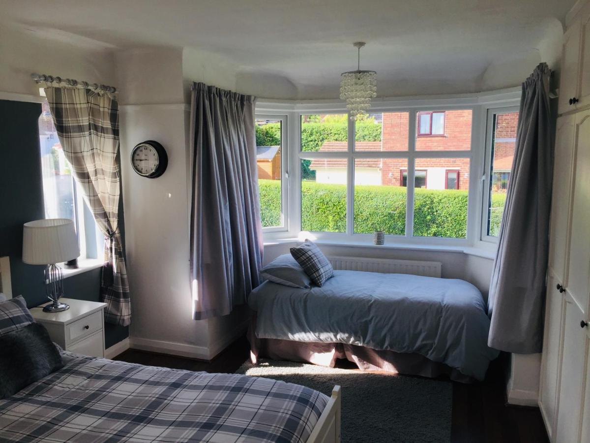 Sunnyside - Large Seaside Home With Views And Hot Tub Prestatyn Dış mekan fotoğraf