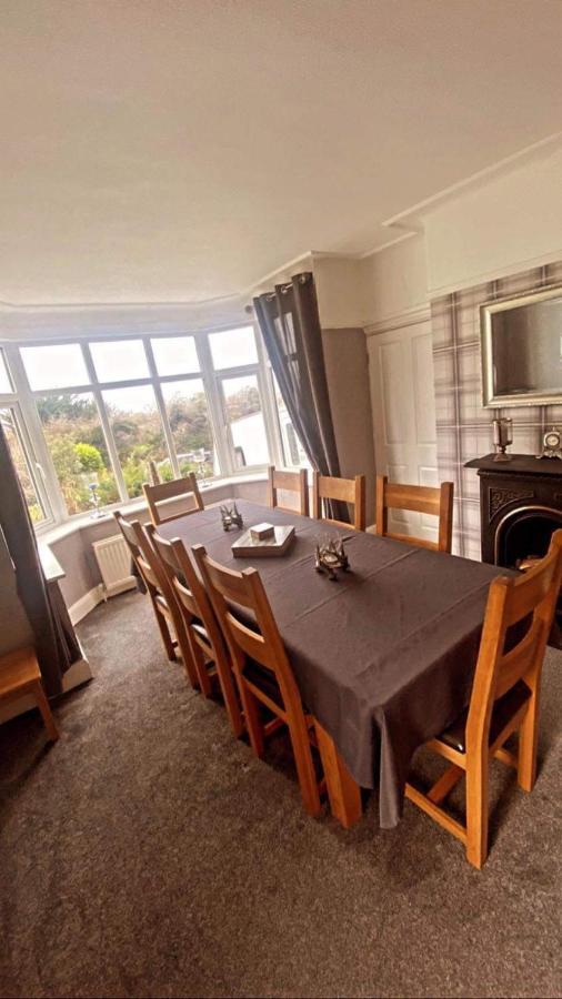Sunnyside - Large Seaside Home With Views And Hot Tub Prestatyn Dış mekan fotoğraf