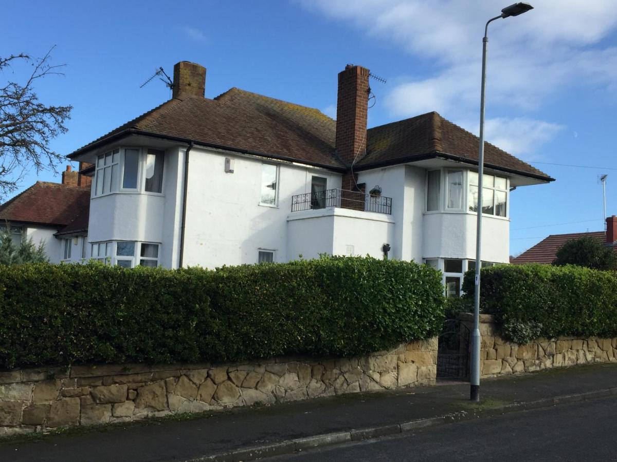 Sunnyside - Large Seaside Home With Views And Hot Tub Prestatyn Dış mekan fotoğraf