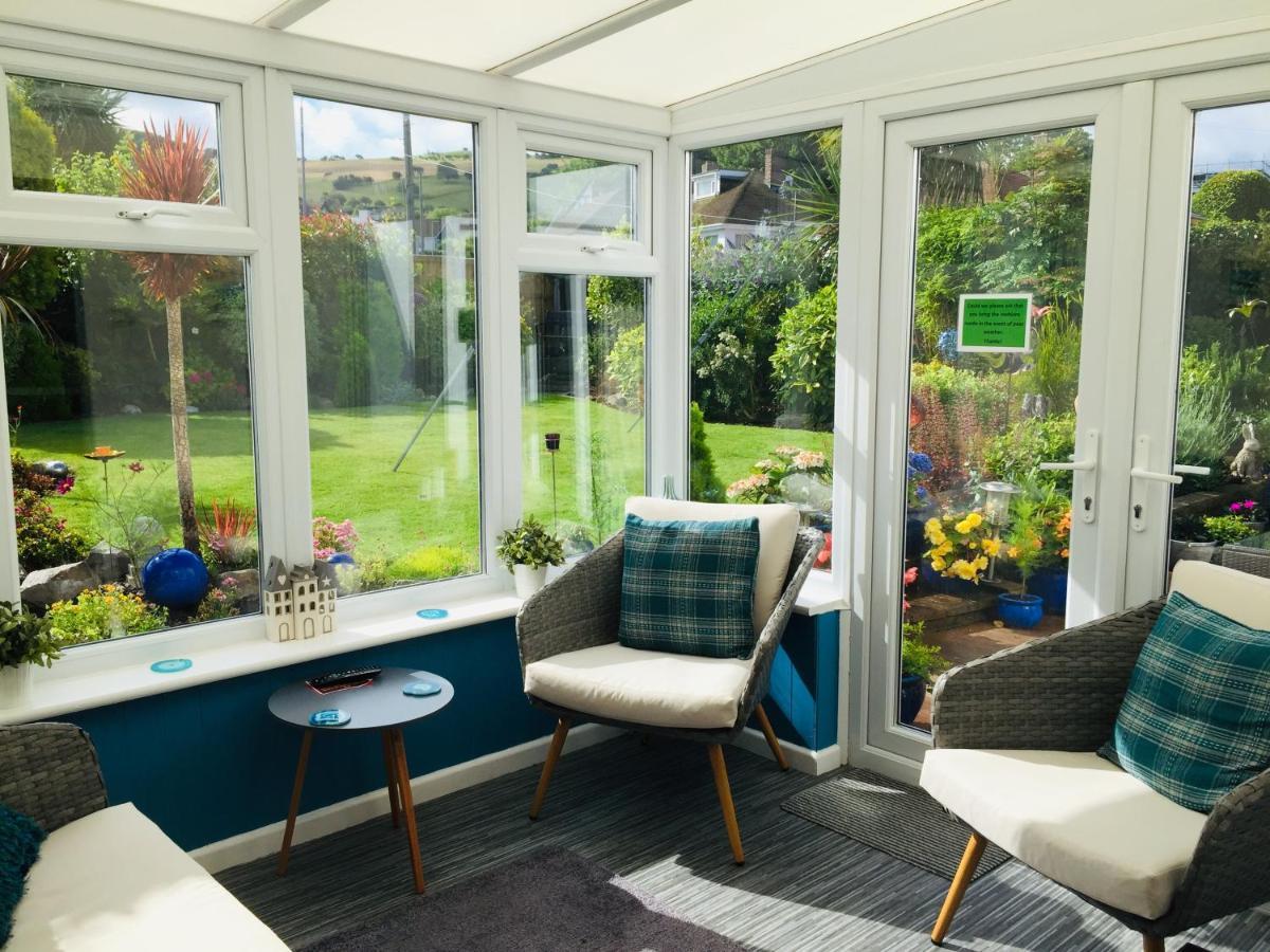 Sunnyside - Large Seaside Home With Views And Hot Tub Prestatyn Dış mekan fotoğraf