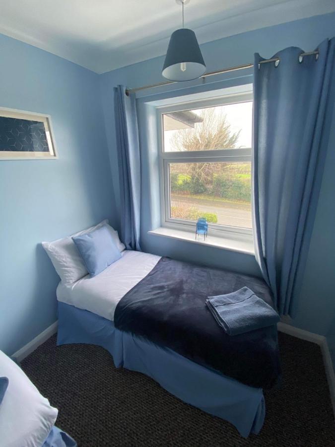 Sunnyside - Large Seaside Home With Views And Hot Tub Prestatyn Dış mekan fotoğraf