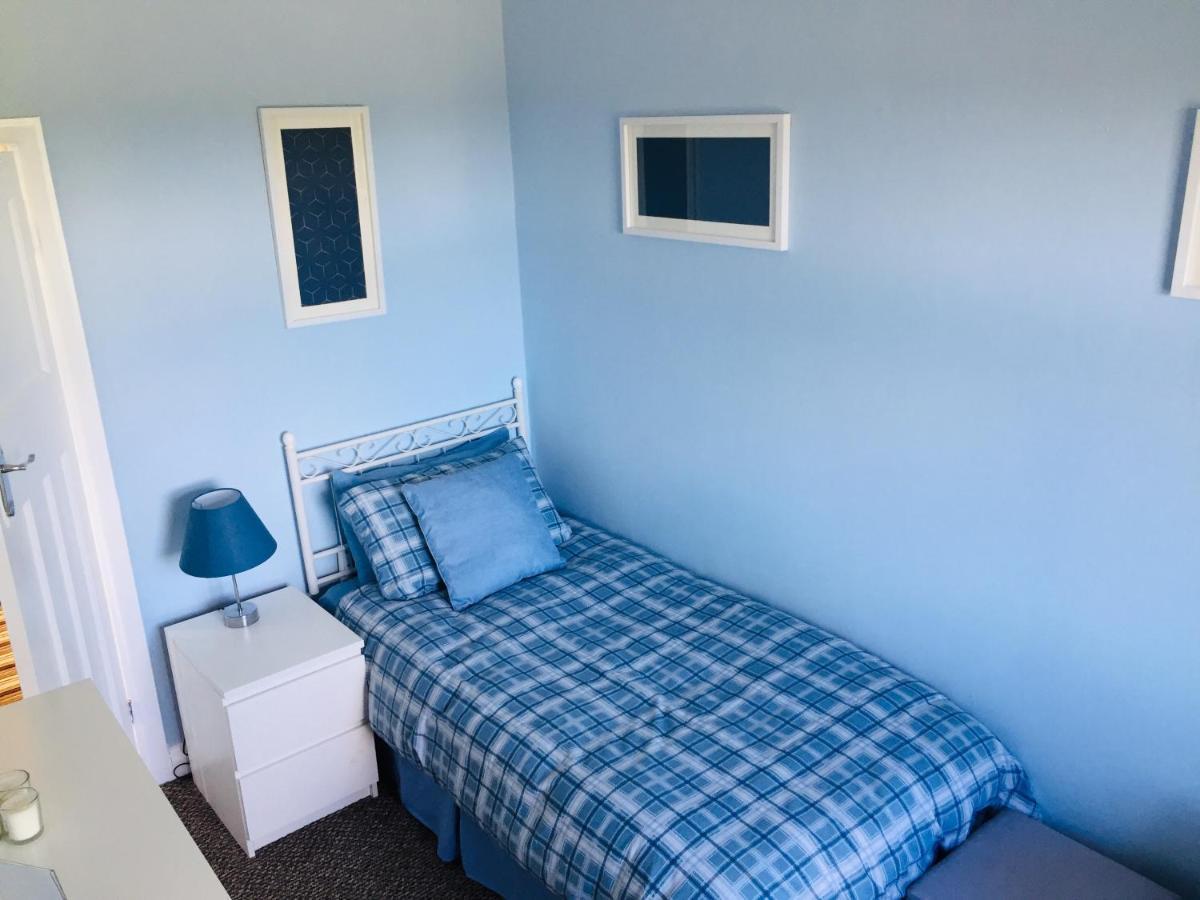 Sunnyside - Large Seaside Home With Views And Hot Tub Prestatyn Dış mekan fotoğraf